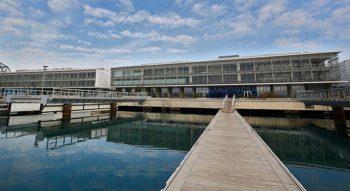 Edificio de Lanzadera en el puerto de Valencia, sede de uno de los principales ecosistemas de startups, innovación y emprendimiento de España.